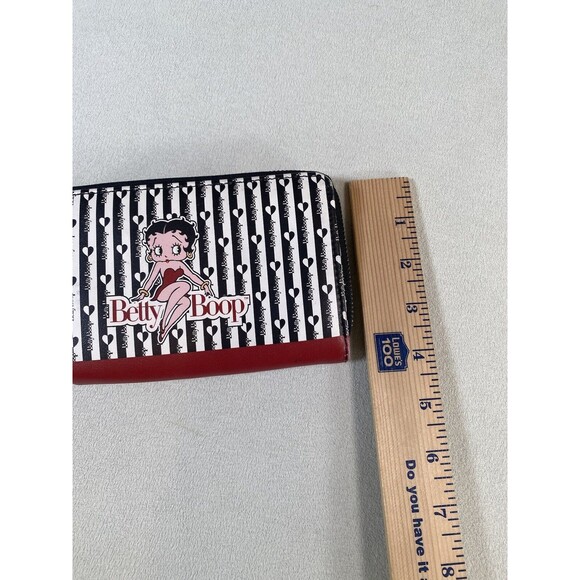Betty Boop Hearts Wristlet Wallet Zipper - Picture 4 of 9